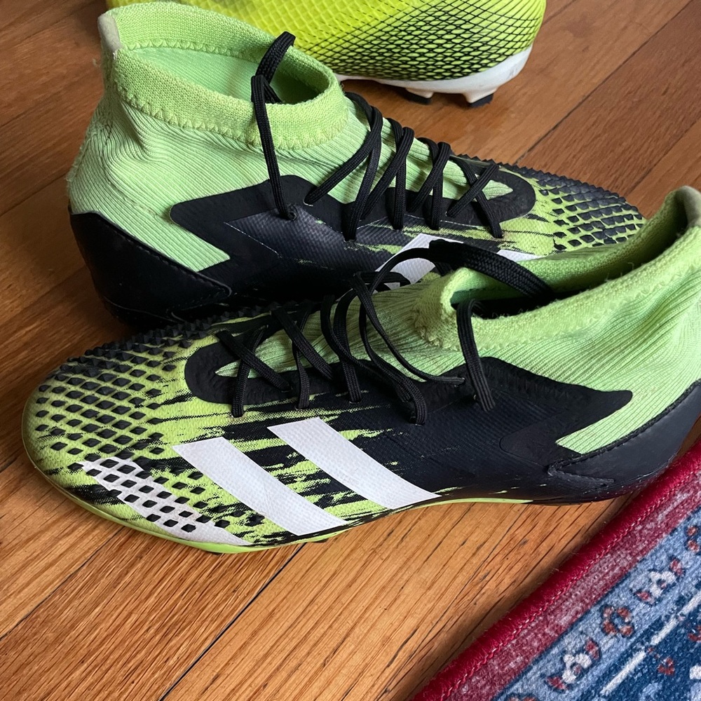 Adidas Predator youth soccer cleats 4.5 In great shape barely worn!
